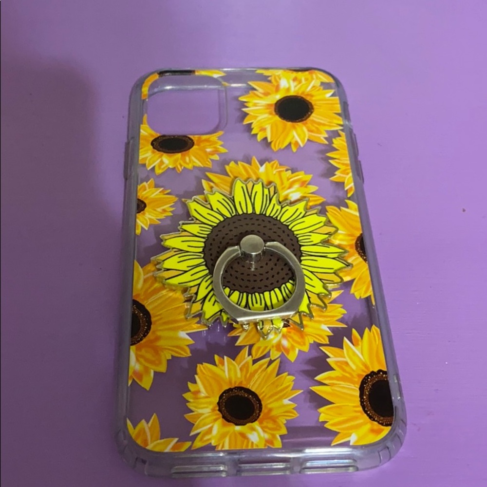 I’m selling a sunflower phone case!! 🤩